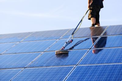 Cleaning Solar Panel Surfaces